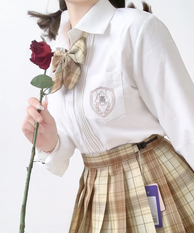 馨窈-甘肃省·平凉市·崆峒区--可接寄拍送拍 服装 饰品图 口红测评 鞋子模特图 可修改 自带后期修图 出图快 多样风格 可商量