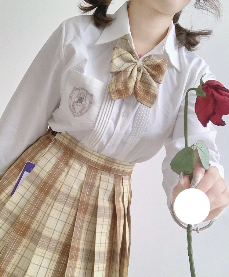 馨窈-甘肃省·平凉市·崆峒区--可接寄拍送拍 服装 饰品图 口红测评 鞋子模特图 可修改 自带后期修图 出图快 多样风格 可商量