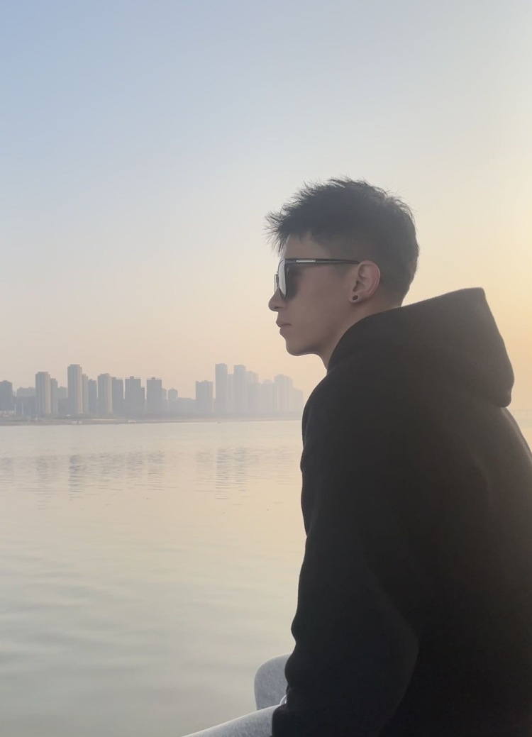 sa-江西省·南昌市·东湖区-抖音-身高180 体重135
接网店寄拍 服装类 抖音2000+粉丝 接推广