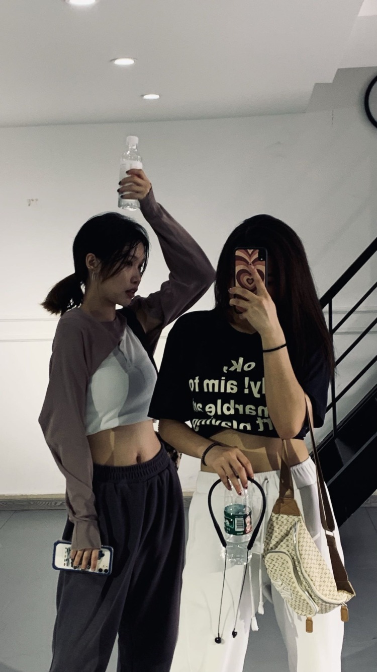 七七-重庆市·重庆市·北碚区--特长是会跳舞 
爱好喜欢游泳、拍照、剪辑视频、
很喜欢欧美风