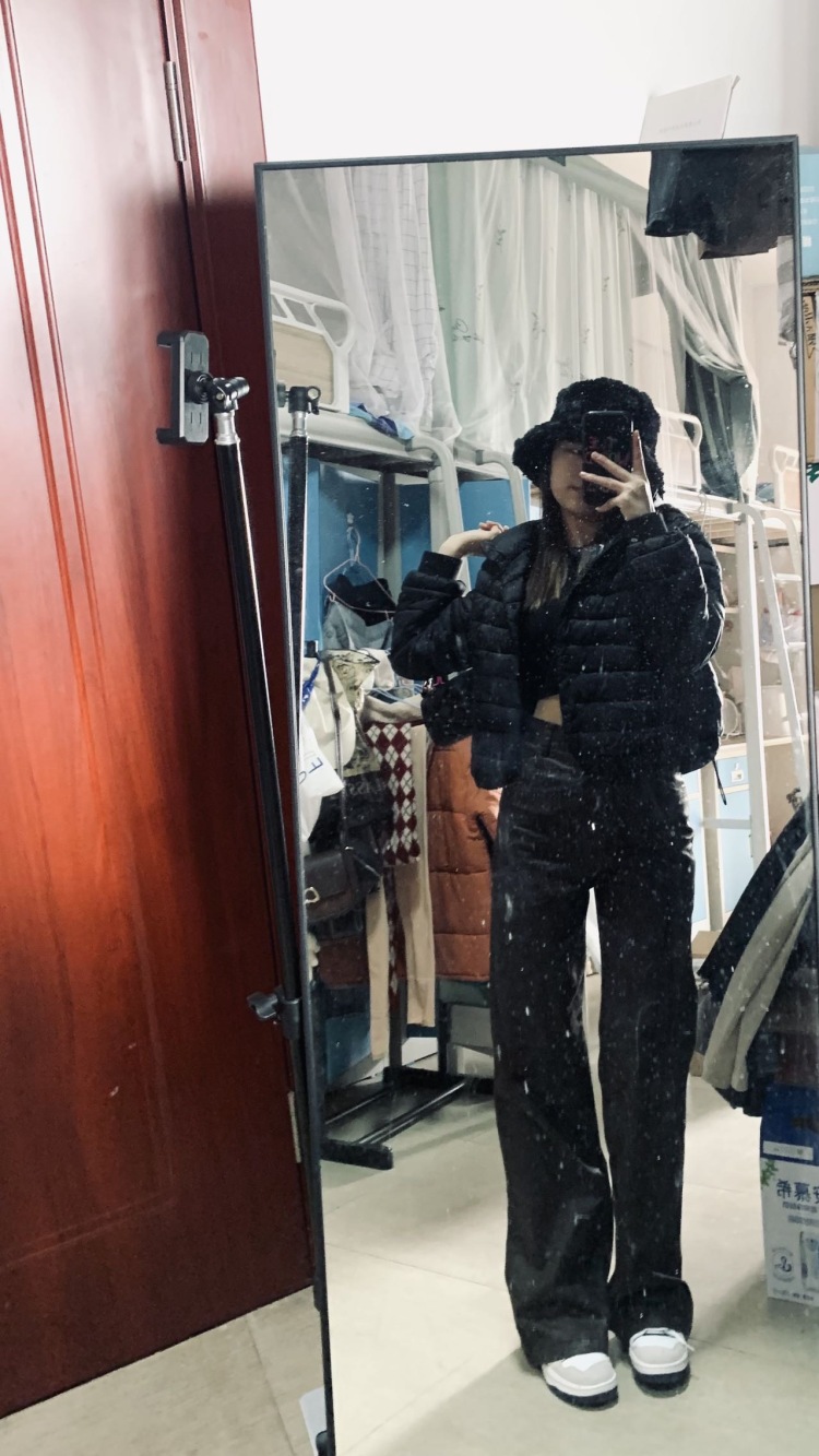 七七-重庆市·重庆市·北碚区--特长是会跳舞 
爱好喜欢游泳、拍照、剪辑视频、
很喜欢欧美风