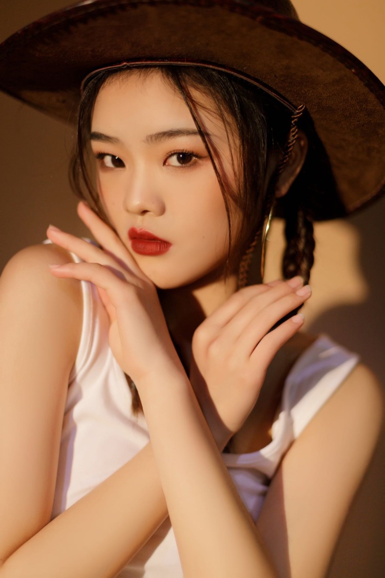 七七-重庆市·重庆市·北碚区--特长是会跳舞 
爱好喜欢游泳、拍照、剪辑视频、
很喜欢欧美风