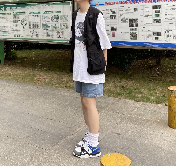 刘佳秀-湖南省·长沙市·天心区--接受寄拍 tb pdd (送拍)
165 91 美术生 喜欢画画 也喜欢拍照 整天做ppt