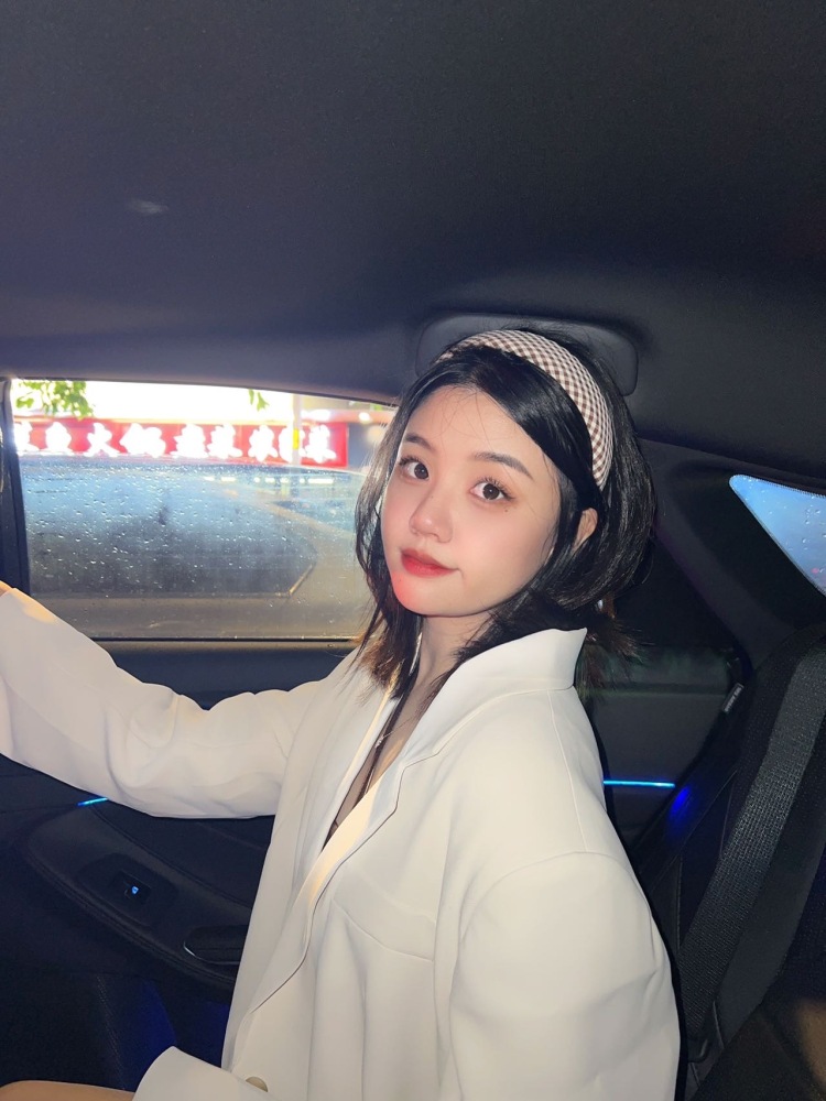 妖妖林-福建省·福州市·马尾区-抖音-人美 时尚 时间充裕出图快 会p图 接受寄拍时尚类的:如 衣服 包包 饰品