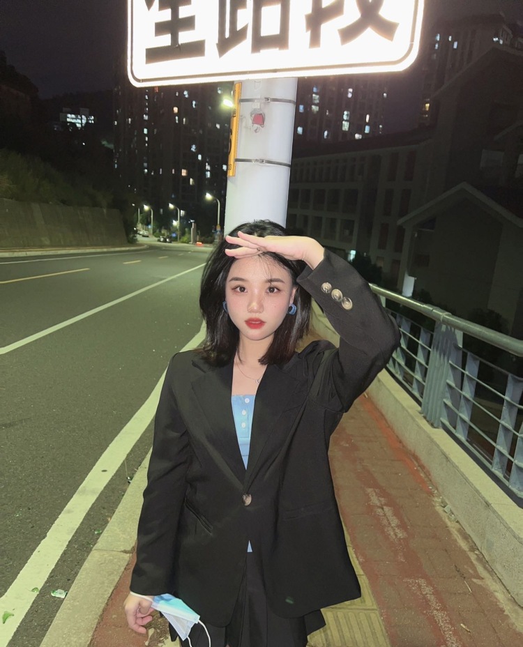 妖妖林-福建省·福州市·马尾区-抖音-人美 时尚 时间充裕出图快 会p图 接受寄拍时尚类的:如 衣服 包包 饰品