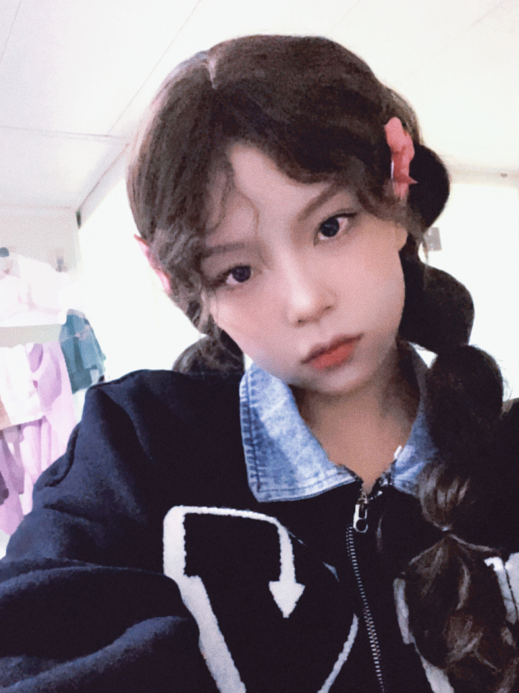 JIA·-河南省·濮阳市·华龙区--接受寄拍、送拍（衣服、饰品、鞋子等…）
喜欢拍照   会修图  图片可提要求
身高160体重90
欢迎老板打扰