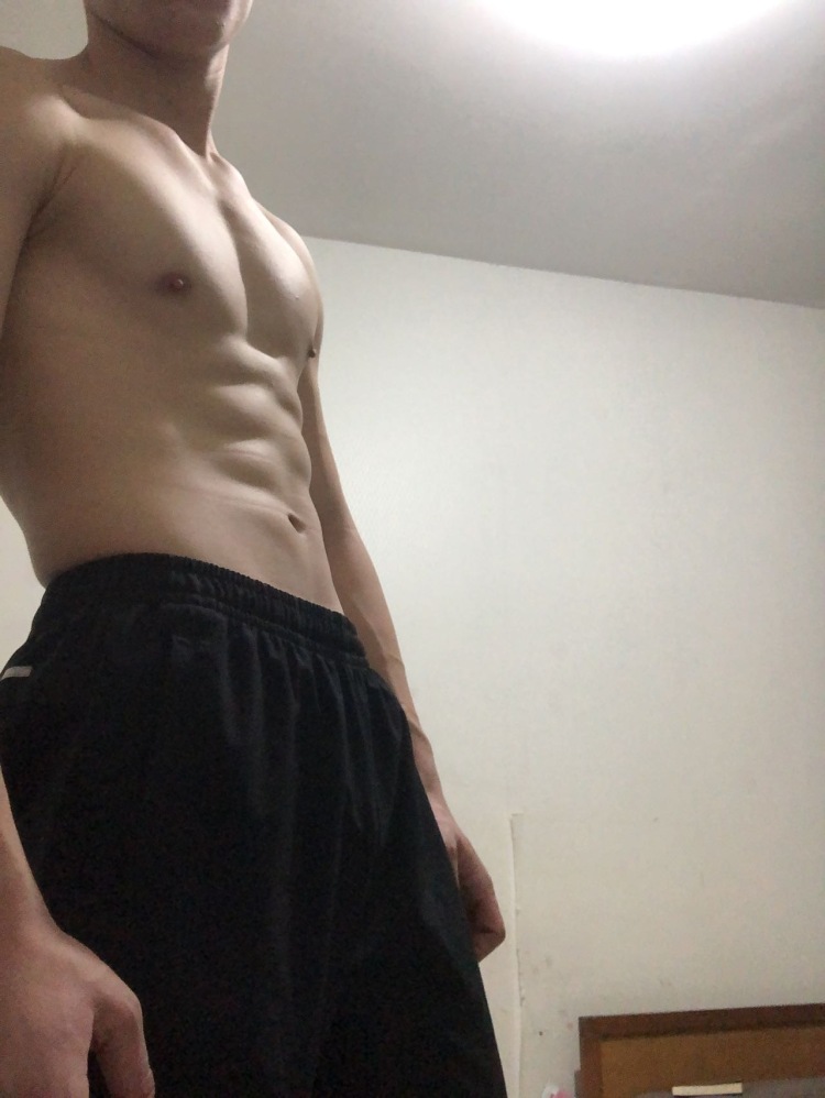 吃掉吃掉-山东省·济南市·历城区-抖音***-探店打卡,寄拍,买家秀,游戏推广,开箱测评,免费试用都可以,非常喜欢运动,各种球类都有涉及,平时喜欢健身