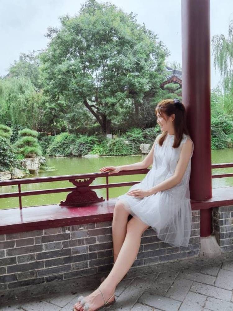 卿小嫚🌈-重庆市·重庆市·万州区--大家好，全国接寄拍，淘宝拼多多等平台买家秀都可，170cm  54kg, 自己可修图满意为止。
