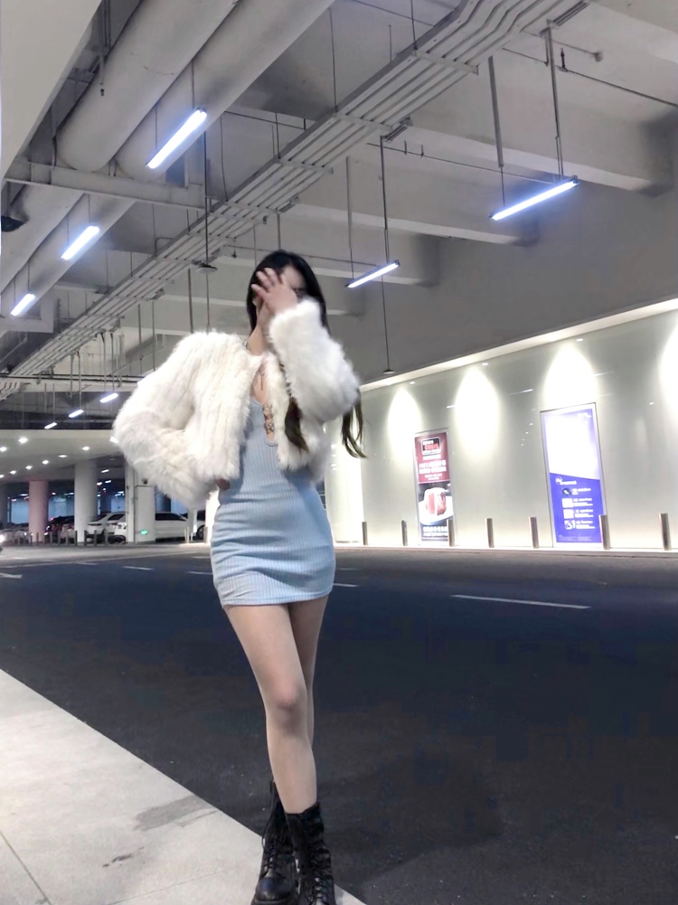yolo-湖南省·长沙市·雨花区--大家好!
接寄拍卖家秀
可以接衣服 鞋子 首饰 发饰
会拍照 会P图 可以驾驭很多风格
希望有商家可以看看我
年龄:19
身高:168CM
体重:50KG