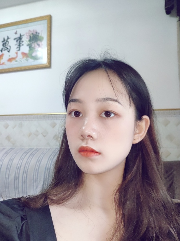 ᥬ🥳᭄-四川省·广安市·邻水县--身高165体重98,可接寄拍,送拍,开箱视频,衣服鞋子包包首饰都可以,曾在校当模特帮学校拍过宣传照。