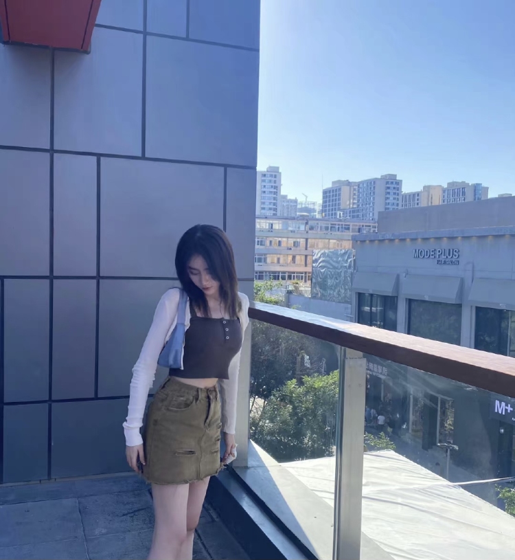 小贾🐷xibei-北京市·北京市·朝阳区--身高168 体重98斤，  鞋子衣服包包饰品买家秀  qq秀 对镜不露脸自拍  🎤