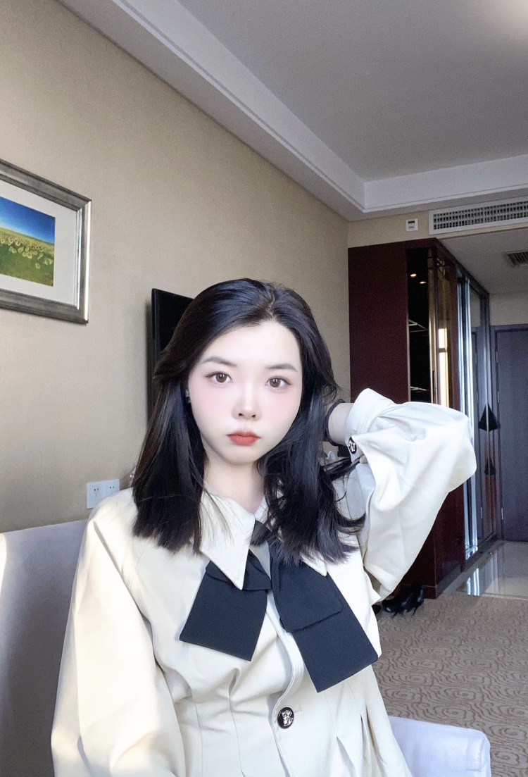 ・H・-内蒙古自治区·赤峰市·喀喇沁旗--可以接寄拍
拍照技术好,也会修图
我的身高160 体重96
接单范围可以很多,是新人 想尝试一下 希望给个机会 谢谢啦