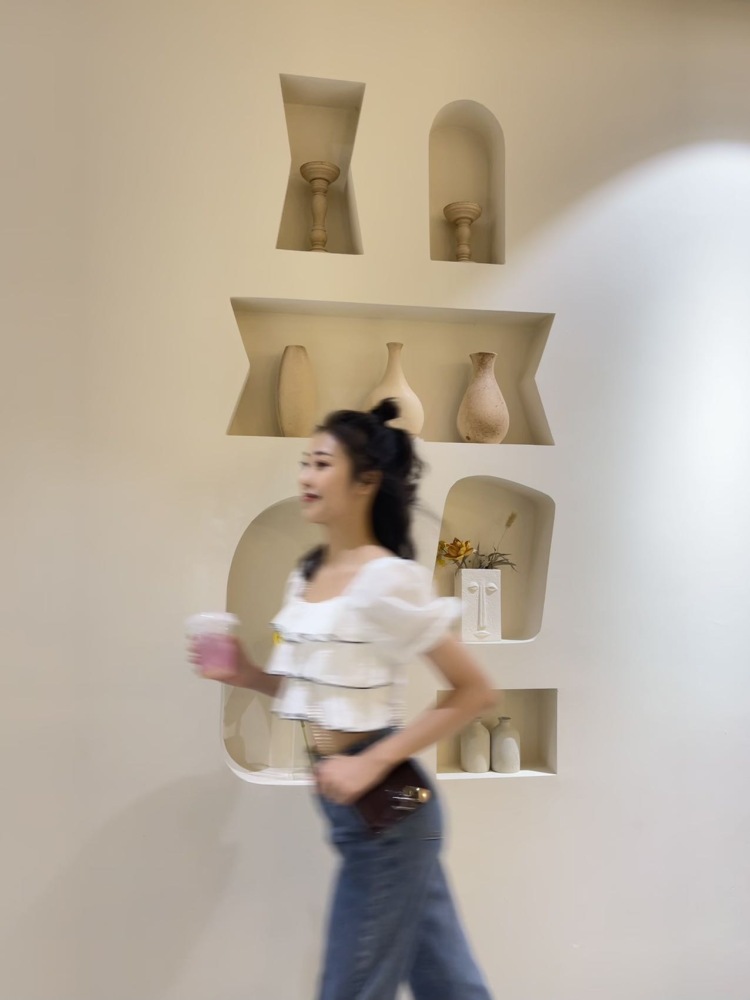 Waston.-湖南省·邵阳市·双清区--探店合作 拍照打卡 ***博主 
有流量能引导顾客探店 拍照出片好看
年龄：18
身高：171CM
体重：50KH
粉丝：18万
坐标：湖南省·邵阳市·
#邵阳市# #学生# #网红# #达人# #电