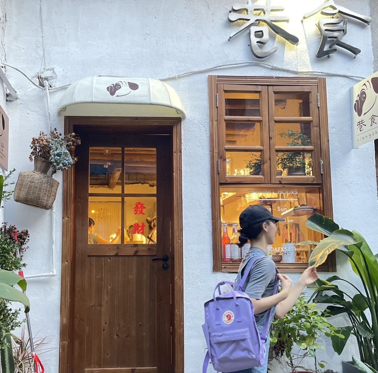 Waston.-湖南省·邵阳市·双清区--探店合作 拍照打卡 ***博主 
有流量能引导顾客探店 拍照出片好看
年龄：18
身高：171CM
体重：50KH
粉丝：18万
坐标：湖南省·邵阳市·
#邵阳市# #学生# #网红# #达人# #电