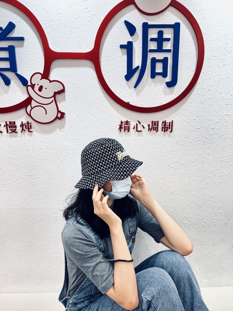 Waston.-湖南省·邵阳市·双清区--探店合作 拍照打卡 ***博主 
有流量能引导顾客探店 拍照出片好看
年龄：18
身高：171CM
体重：50KH
粉丝：18万
坐标：湖南省·邵阳市·
#邵阳市# #学生# #网红# #达人# #电