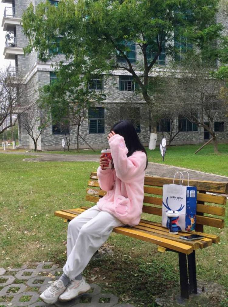 Supernai-福建省·福州市·晋安区--素人学生,接寄拍。
喜欢自拍,会p图,拍摄穿搭,分享好物等。
喜欢发布***。
拼多多淘宝都可以。