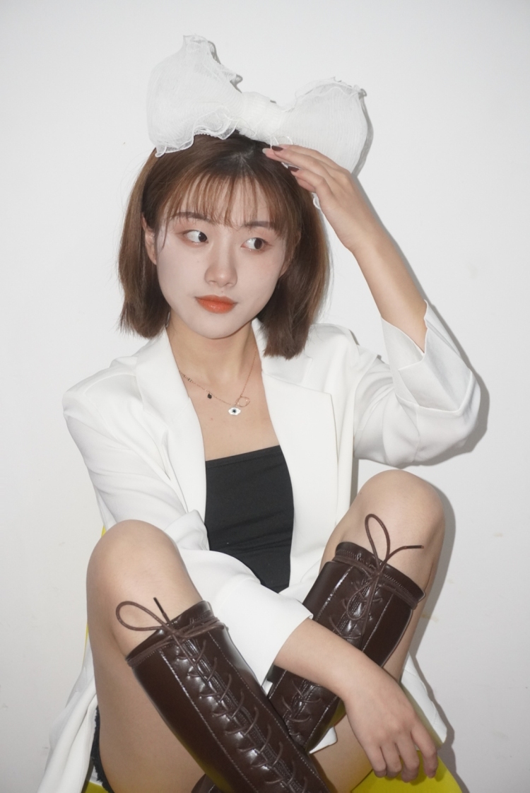 智慧女孩要秃头👧-四川省·成都市·青羊区-抖音-最近很闲 没有经验 喜欢拍照
身高155cm.
体重44kg.