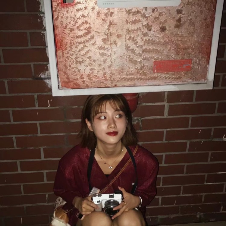 智慧女孩要秃头👧-四川省·成都市·青羊区-抖音-最近很闲 没有经验 喜欢拍照
身高155cm.
体重44kg.