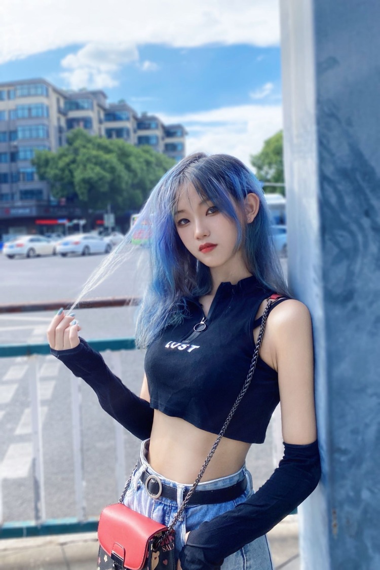 Kiky-湖南省·衡阳市·蒸湘区-抖音｜微博｜快手｜***-身高163，体重83斤，会钢琴、日语，喜欢爵士舞、拍照，可以接买家秀寄拍、短视频带货、探店、开箱测评、探店等