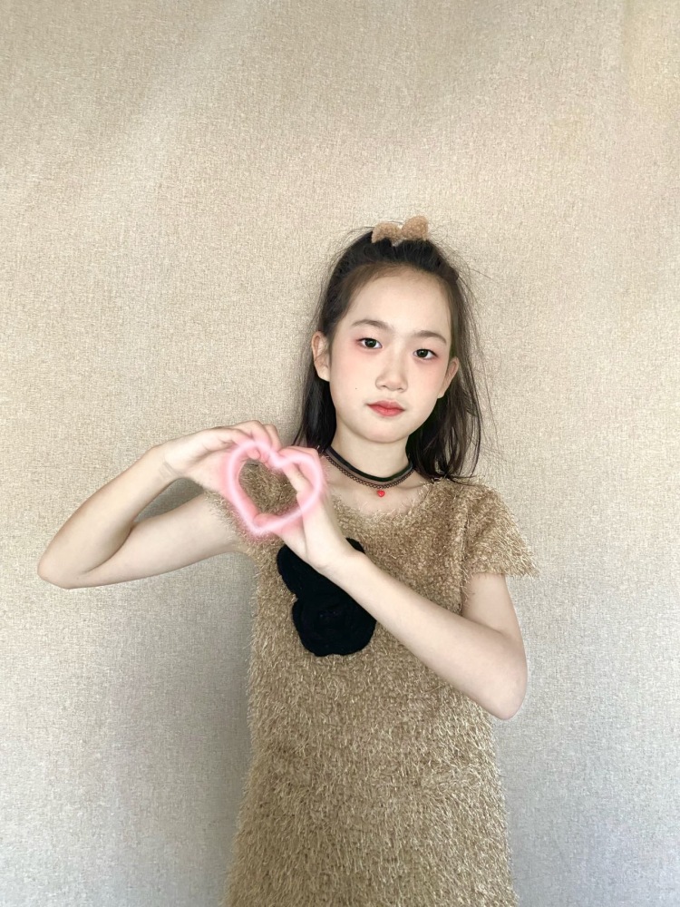 特奥桃-新疆维吾尔自治区·巴音郭楞蒙古自治州·库尔勒市--寄拍！童装模特 品质高 希望老板们多多留意
配合度高小朋友很上镜 很撑衣服 衣服穿上都很好看
