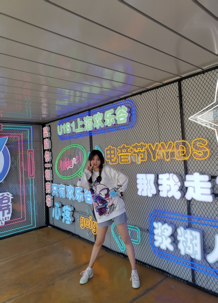 糖-上海市·上海市·嘉定区-抖音，***-没啥爱好，喜欢穿搭，喜欢拍照，画画，学生，
身高170，体重53公斤