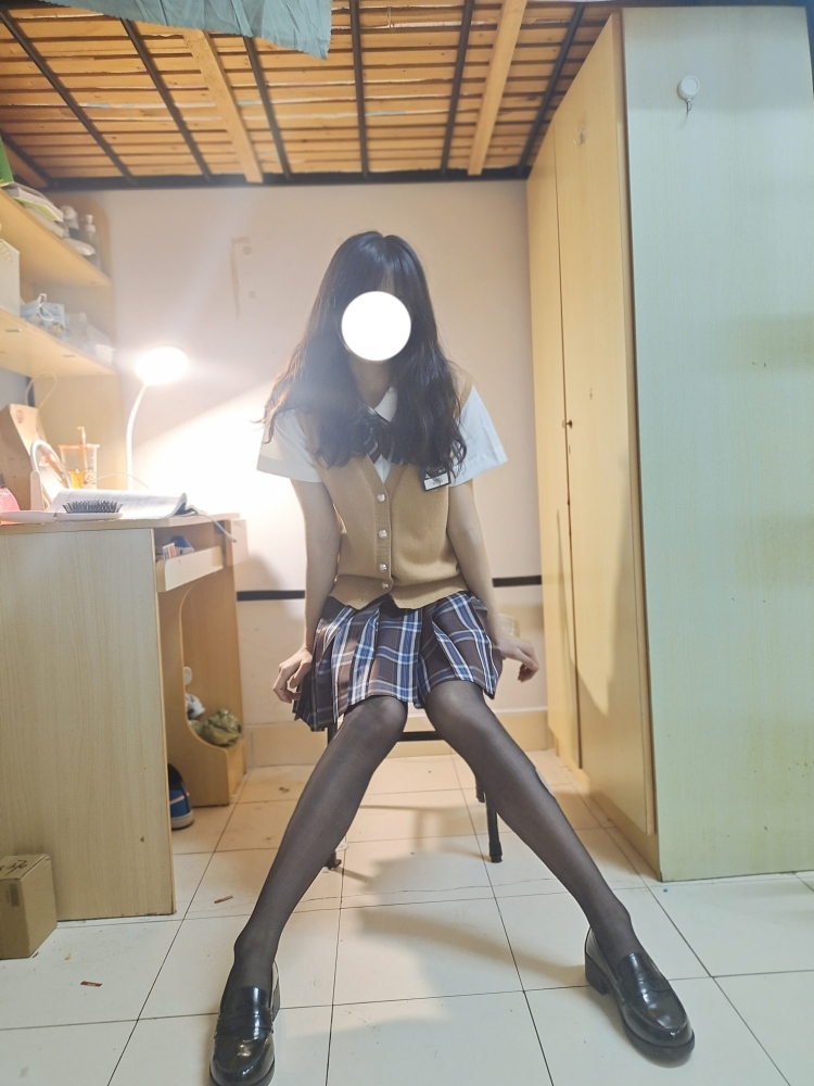 糖-上海市·上海市·嘉定区-抖音,***-没啥爱好,喜欢穿搭,喜欢拍照,画画,学生,
身高170,体重53公斤