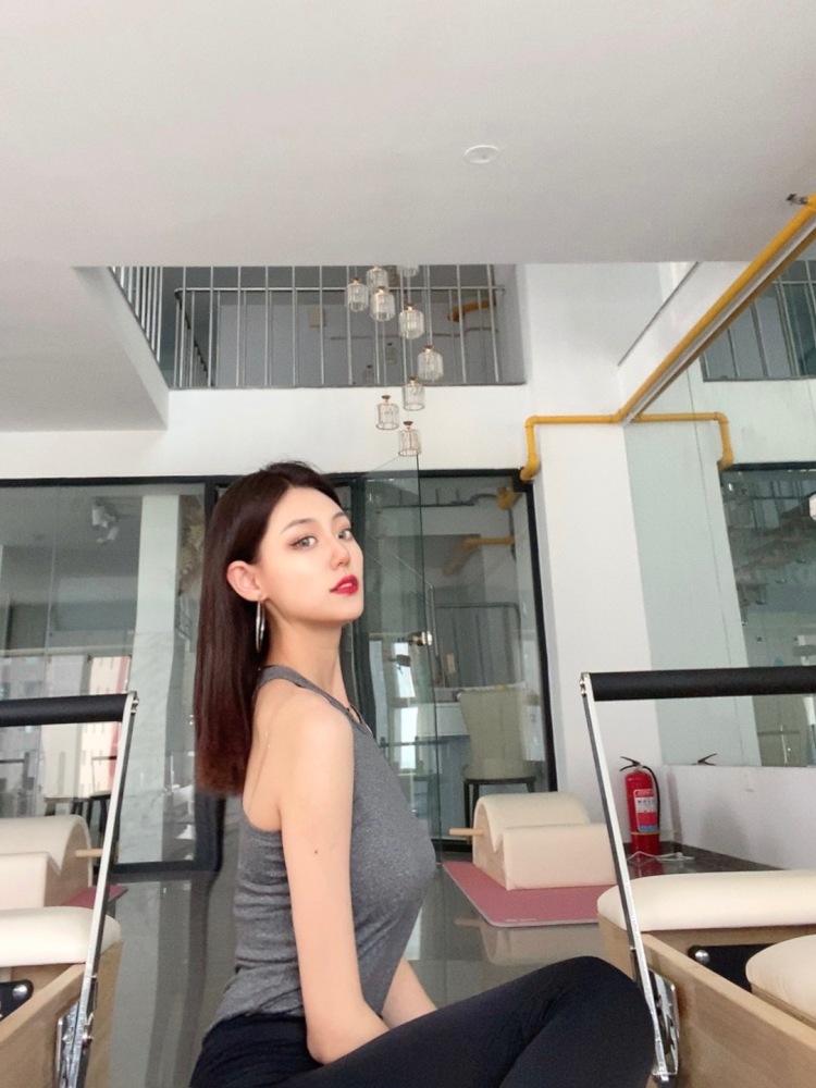 温雯-江西省·九江市·浔阳区--身高:171cm
体重:44kg
抖音:泡椒竹笋o(可接合作 推广)
可以在九江市区内进行线下带货 探店
可接衣服、化妆品、饰品寄拍
专业瞳模