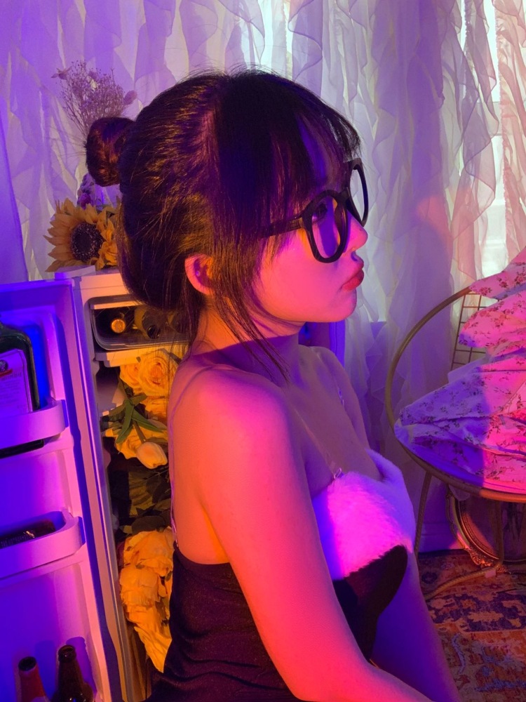 小丸丸-吉林省·吉林市·昌邑区-快手 抖音 ***-买家秀 寄拍送拍 各种饰品袜子 有耳洞 可以接耳饰 美瞳 等等身材脸都过得去 会拍照 可以接身材的 探店 各种推广 呜呜来点寄拍送拍吧