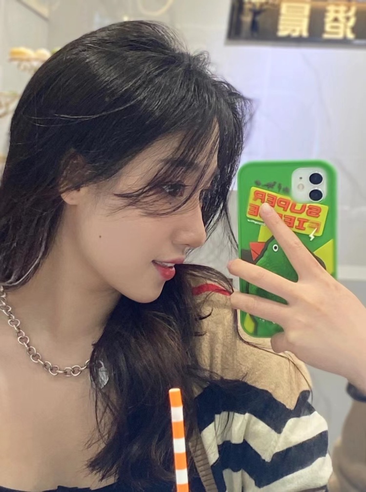 DatGirl-浙江省·杭州市·萧山区-抖音 *** 微博-本人身高168 体重50kg热爱跳舞 画画和唱歌 ,性格活泼开朗乐于沟通。从事电商工作,合作过多家店铺。平日也比较空闲,可接寄拍,约拍等。价格可沟通,不怕吃苦。