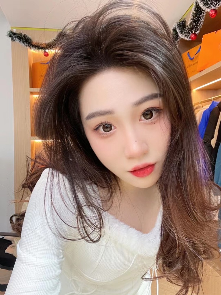DatGirl-浙江省·杭州市·萧山区-抖音 *** 微博-本人身高168 体重50kg热爱跳舞 画画和唱歌 ,性格活泼开朗乐于沟通。从事电商工作,合作过多家店铺。平日也比较空闲,可接寄拍,约拍等。价格可沟通,不怕吃苦。