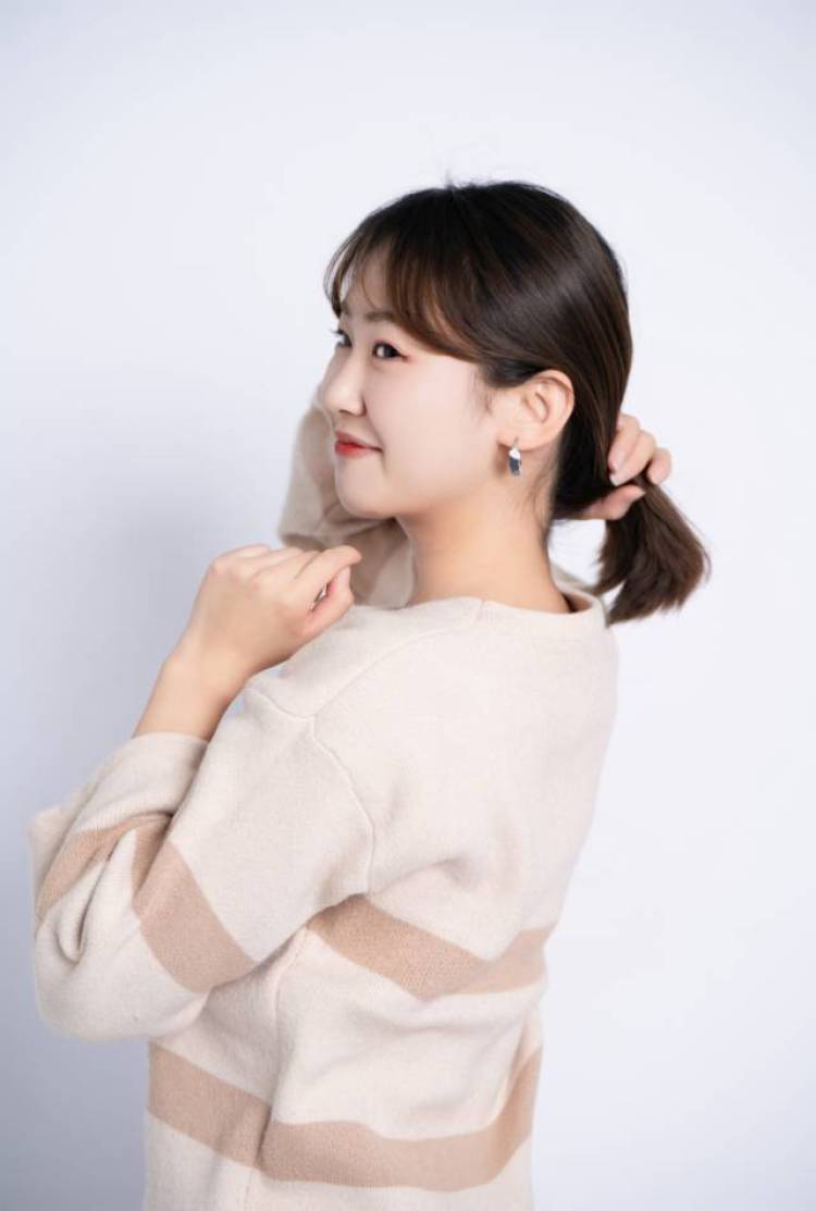 Sylvia🍑-河北省·张家口市·桥西区-抖音-会唱歌会跳舞,会弹吉他,会p图,在本地约拍过,出片很成功,英文很好,很会拍照,也很会穿搭