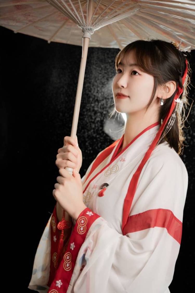 Sylvia🍑-河北省·张家口市·桥西区-抖音-会唱歌会跳舞,会弹吉他,会p图,在本地约拍过,出片很成功,英文很好,很会拍照,也很会穿搭