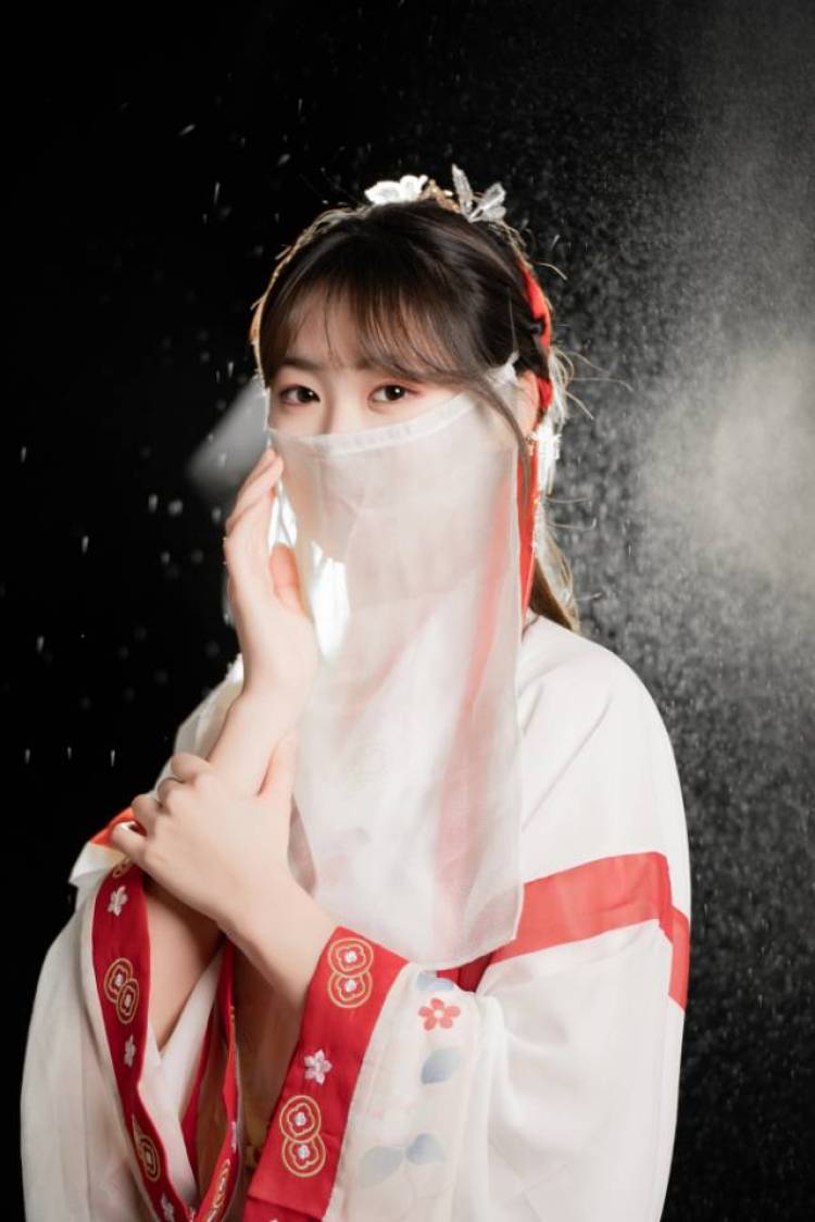 Sylvia🍑-河北省·张家口市·桥西区-抖音-会唱歌会跳舞,会弹吉他,会p图,在本地约拍过,出片很成功,英文很好,很会拍照,也很会穿搭