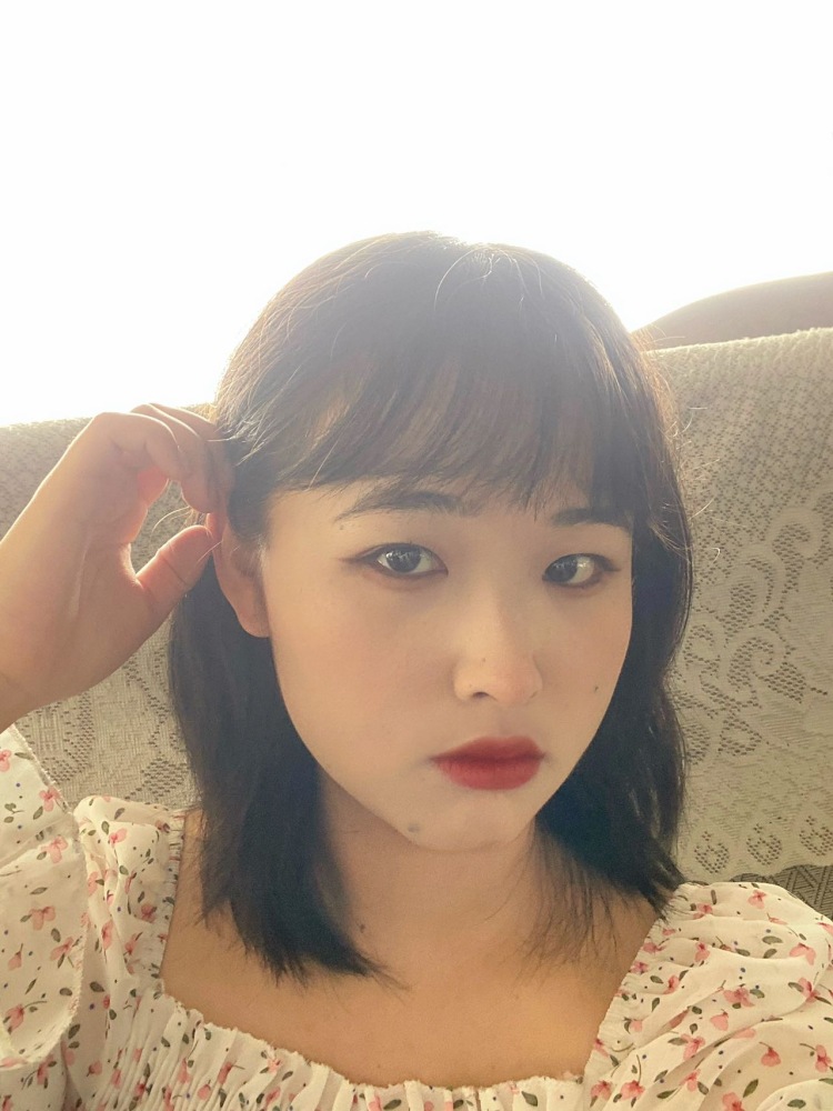赏然期限-贵州省·贵阳市·花溪区--会修图 会调色 风格大多数偏于中性,但也可甜美,可送拍,寄拍