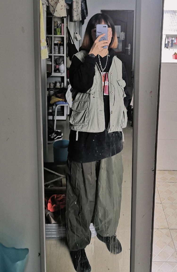 赏然期限-贵州省·贵阳市·花溪区--会修图 会调色 风格大多数偏于中性,但也可甜美,可送拍,寄拍