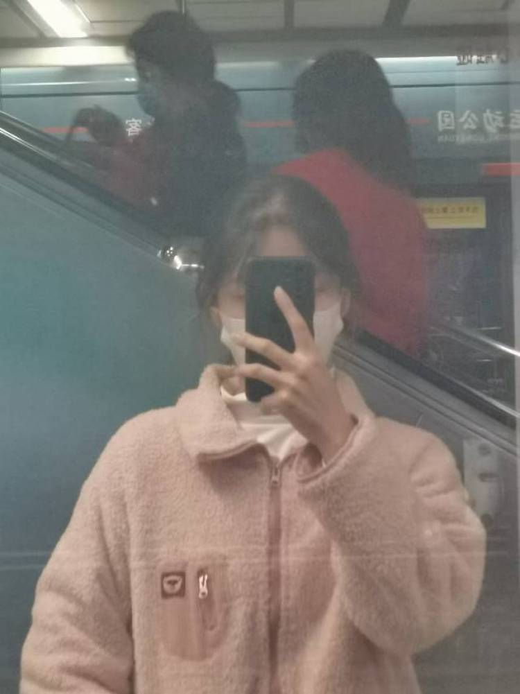 染柒-陕西省·西安市·未央区--学生党
身高173 体重120
可接寄拍
活跃于抖音 *** 微博