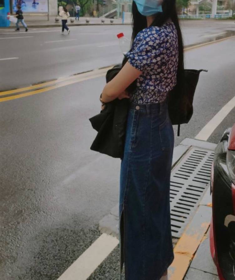 橘子再睡一会儿-四川省·成都市·成华区-***-喜欢拍照,可以美化~接寄拍测评推广等,服饰鞋包配件都可,要求不多,有单即可。