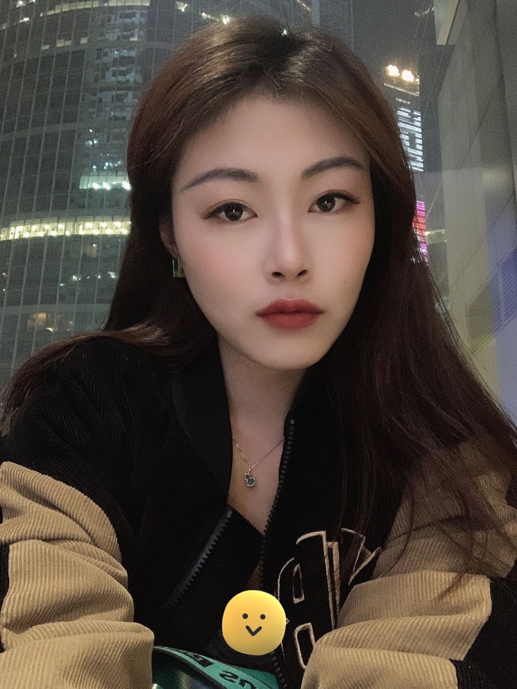 Amber-广东省·广州市·天河区--身高170,体重55kg,除了甜妹风外,其他风格都可以驾驭。