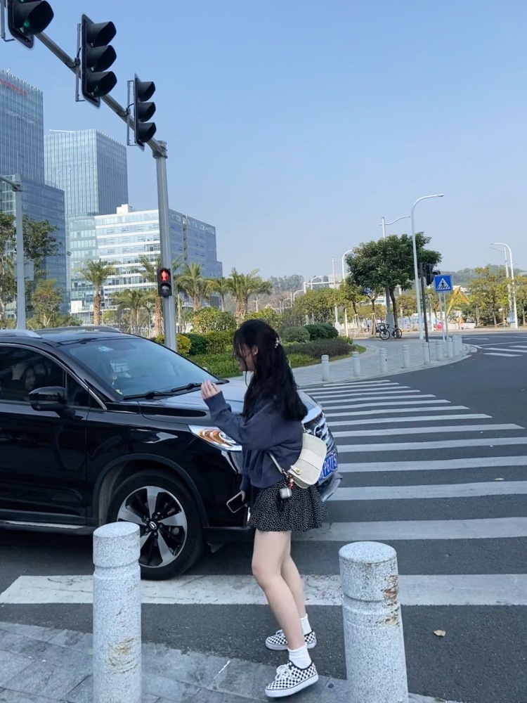 热爱生活的小蚁同学-广东省·广州市·南沙区-美图秀秀-约商家
寄拍 淘宝 拼多多 ***都可 衣服包包首饰鞋子各类均接。
风格可多变 
佣金💰40-200/单
会拍照会p图 有专业设备