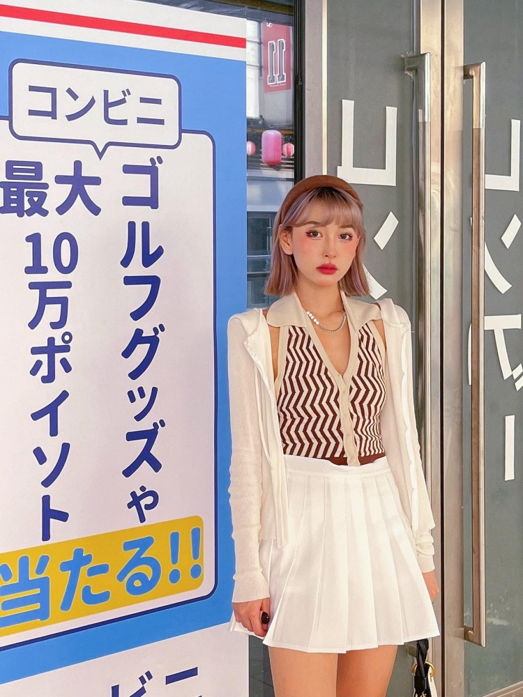 暴走小璇-新疆维吾尔自治区·乌鲁木齐市·新市区-抖音 *** 快手 微博-172/52 接寄拍 衣服包包化妆品等
全平台粉丝200w➕
会视频剪辑
