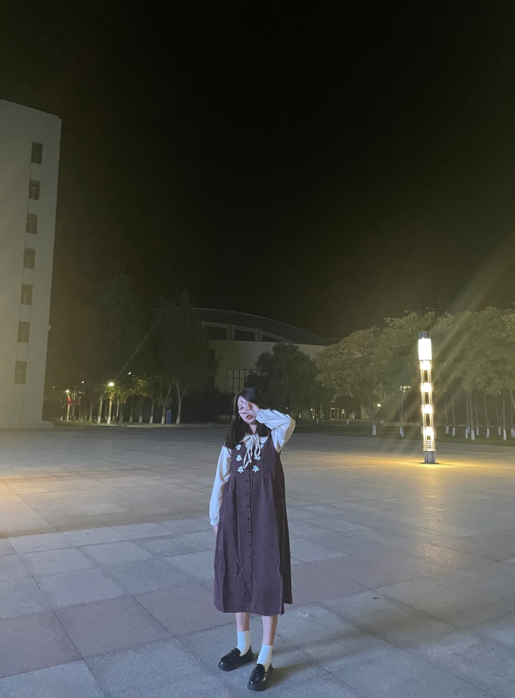 Cecilia.-辽宁省·大连市·金州区--喜欢拍照 会p图  会剪辑  风格多变  时间充裕  接网拍寄拍