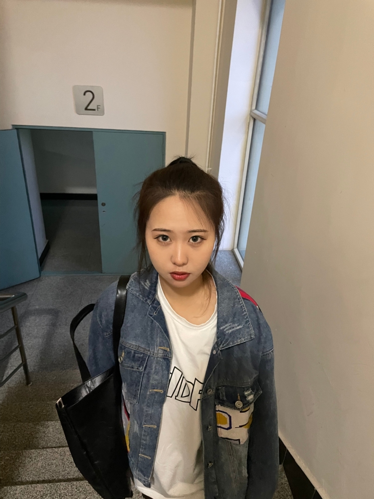 Cecilia.-辽宁省·大连市·金州区--喜欢拍照 会p图  会剪辑  风格多变  时间充裕  接网拍寄拍