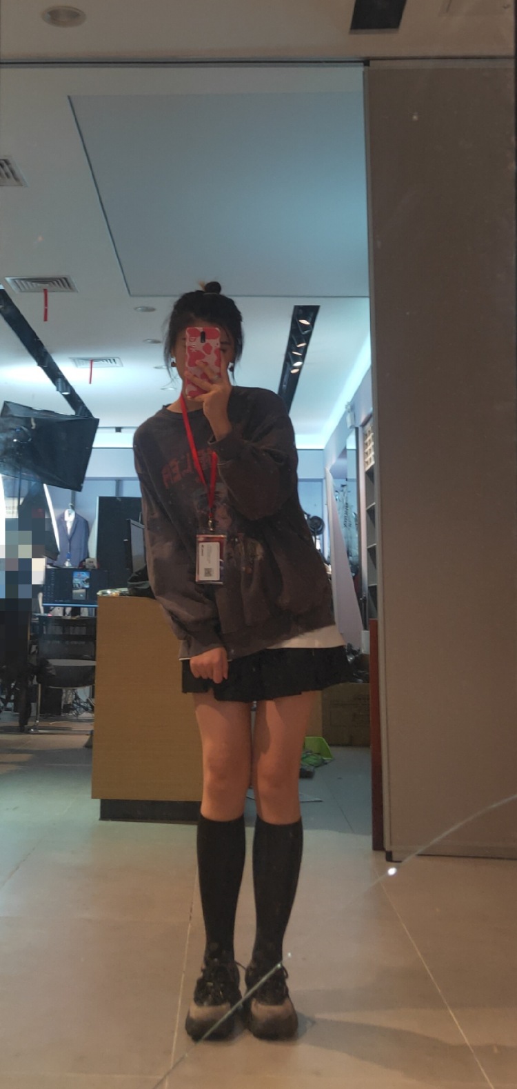 可可-江苏省·无锡市·江阴市-抖音 ***-喜欢拍照片，接寄拍
服装配饰均可，可尝试不同风格
身高166/体重96斤
坐标：无锡
