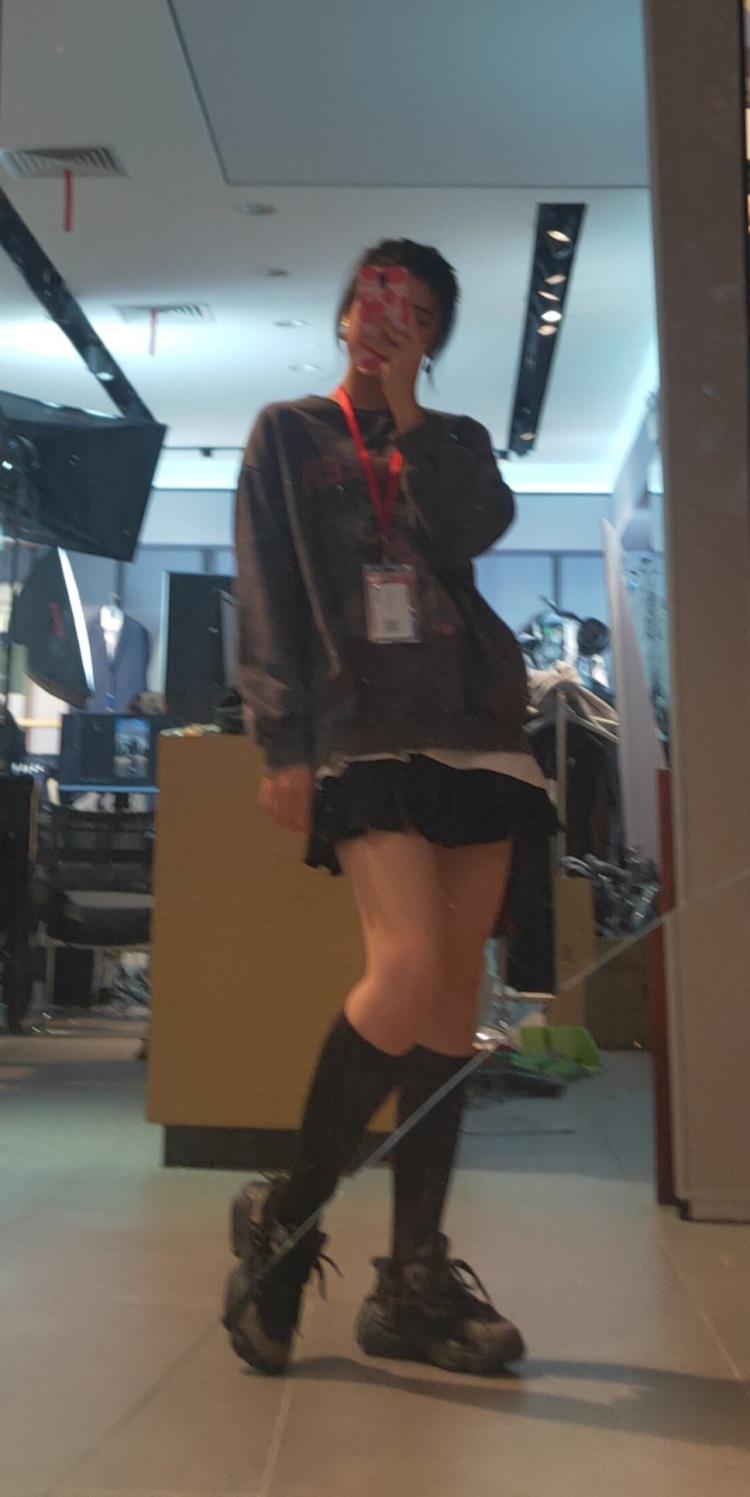 可可-江苏省·无锡市·江阴市-抖音 ***-喜欢拍照片，接寄拍
服装配饰均可，可尝试不同风格
身高166/体重96斤
坐标：无锡