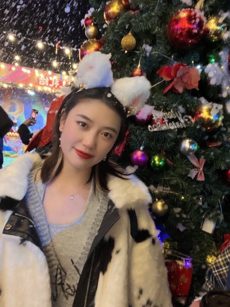 可可-江苏省·无锡市·江阴市-抖音 ***-喜欢拍照片，接寄拍
服装配饰均可，可尝试不同风格
身高166/体重96斤
坐标：无锡