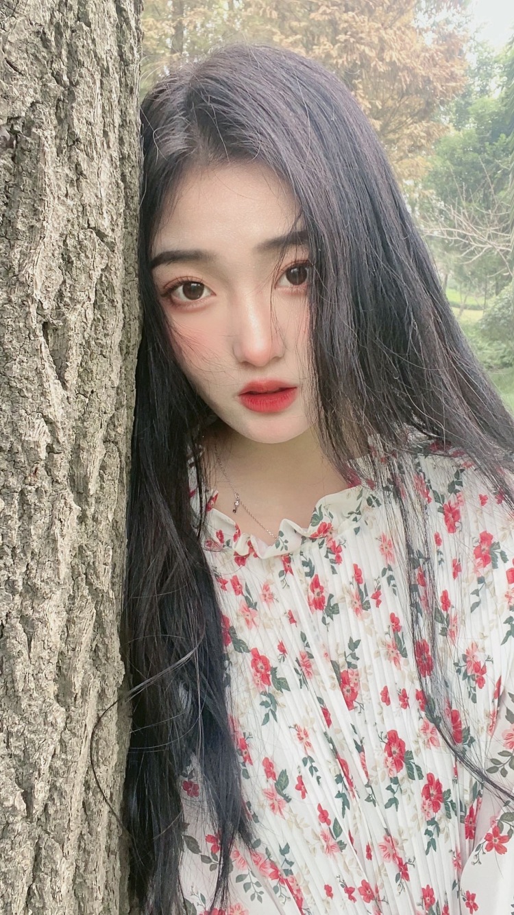 🐰本怡-四川省·成都市·锦江区-美图，抖音，微博，***，b站-爱好拍照，跳舞
空乘专业～
身高170.体重96
接寄拍～❣️