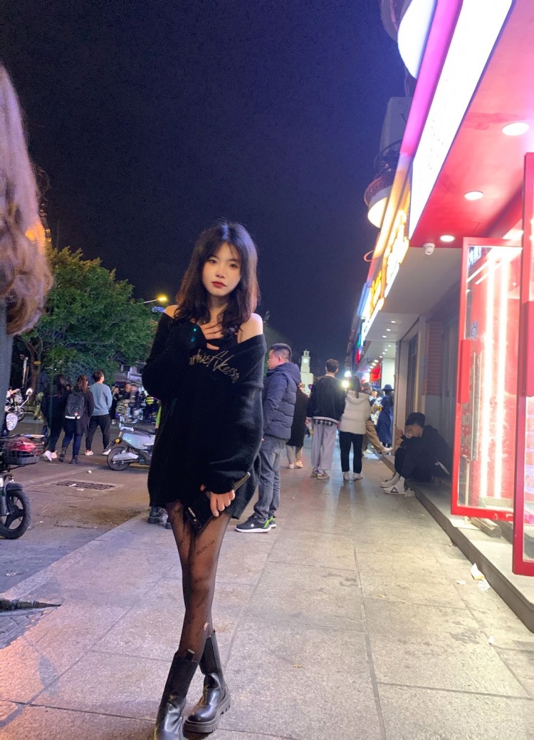 娜扎-福建省·泉州市·丰泽区-抖音,快手,***,微博-可接寄拍送拍,买家秀,开箱测评 会拍照会修图
身高163cm
体重52kg