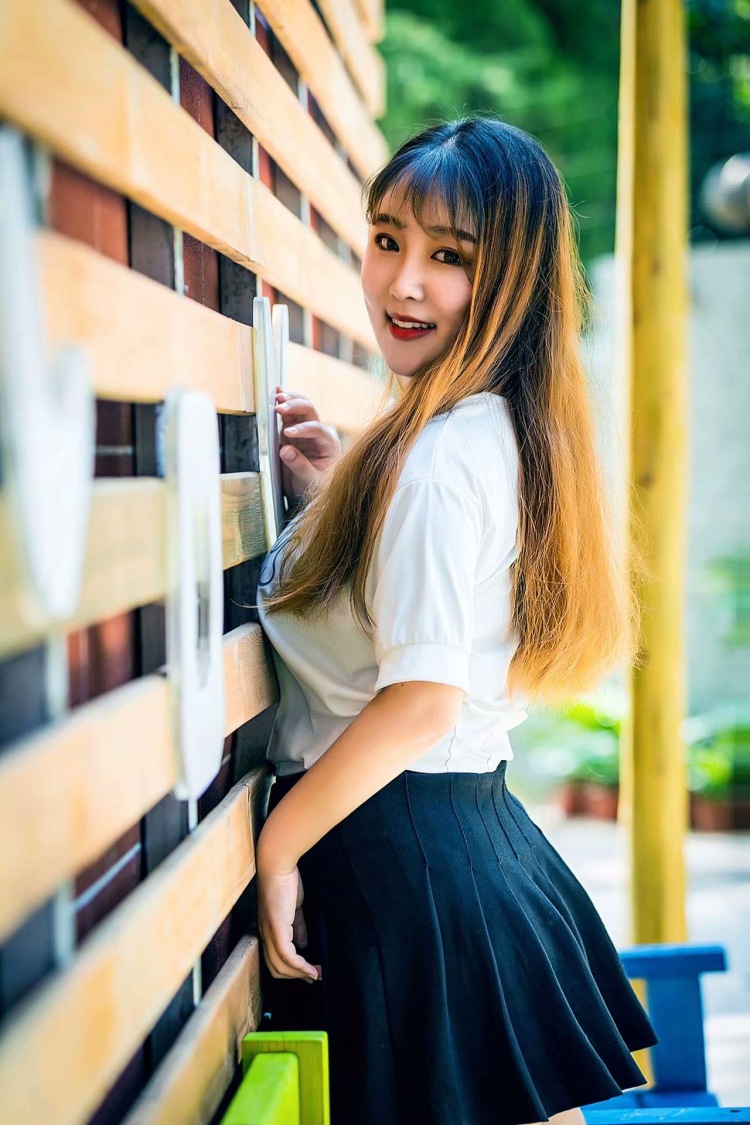 乐多^_^-江苏省·南京市·鼓楼区--本人性格活泼开朗,善于交际,会弹钢琴会美术会舞蹈,喜欢各种网上购物,经常出去拍照,会p图会拍照会凹造型,欢迎各位老板找我寄拍~