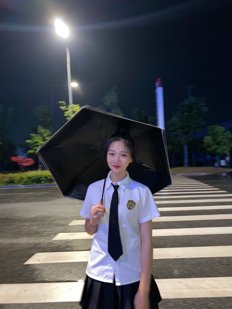 LCcc.-北京市·北京市·海淀区-快手-身高170,接寄拍 送拍,什么类型都可以,衣服,首饰,鞋子,包包,会拍照会修图
