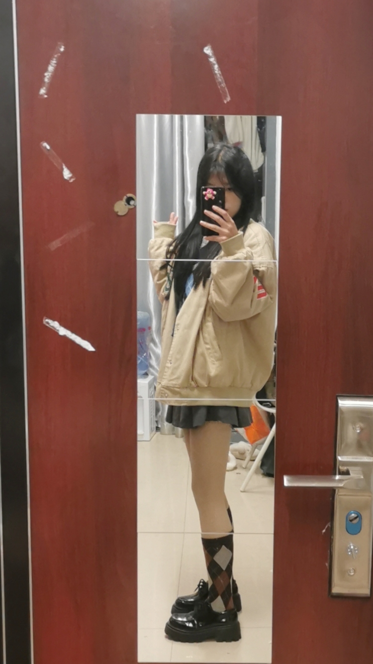 NN-贵州省·贵阳市·花溪区-抖音 *** 微博-目前是大学生大学在读,形象气质佳。擅长唱歌,曾获得十佳歌手称号。会拍照,会p图。接寄拍包括衣服饰品包包等等。